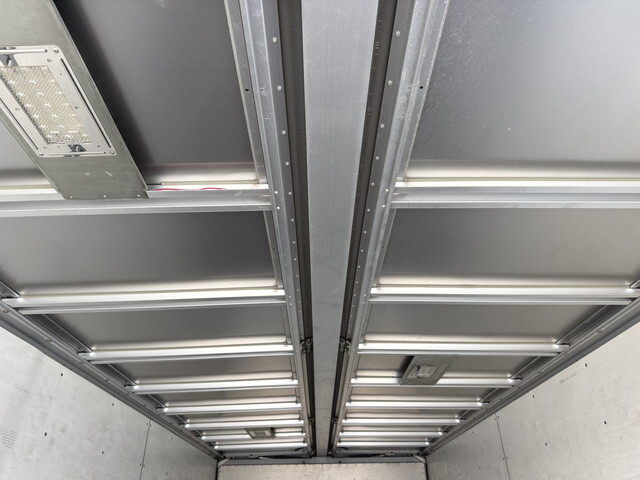 いすゞフォワードアルミウイング中型（4t）[写真12]