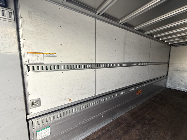 いすゞフォワードアルミウイング中型（4t）[写真14]