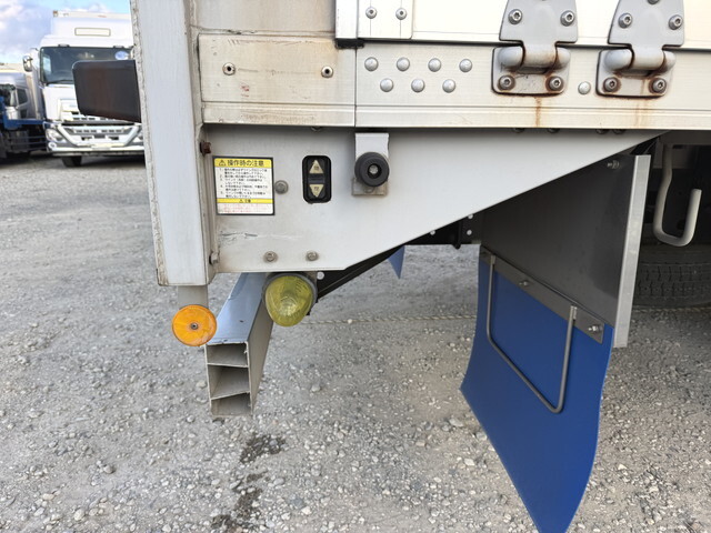 いすゞフォワードアルミウイング中型（4t）[写真26]