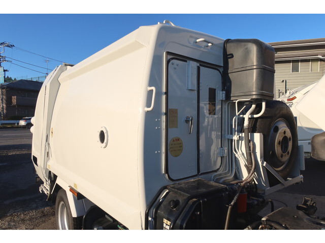 いすゞエルフパッカー車（塵芥車）小型（2t・3t）[写真24]