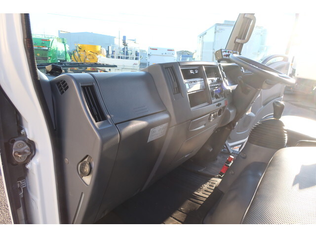 いすゞエルフパッカー車（塵芥車）小型（2t・3t）[写真39]