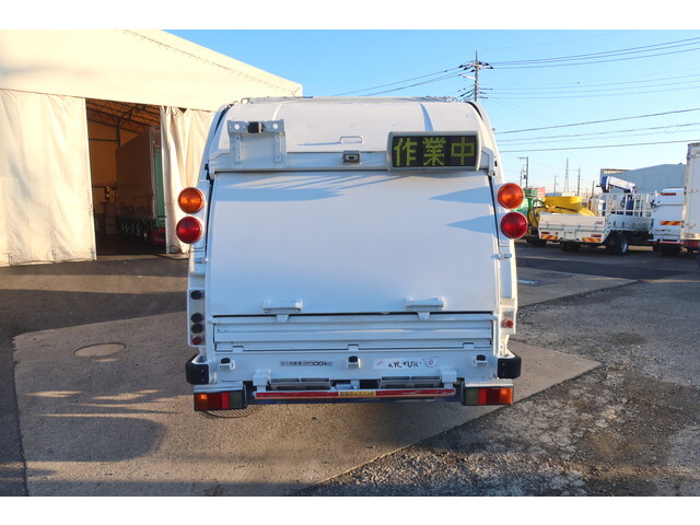 いすゞエルフパッカー車（塵芥車）小型（2t・3t）[写真05]
