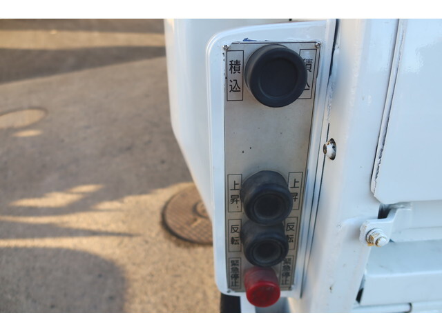 いすゞエルフパッカー車（塵芥車）小型（2t・3t）[写真08]