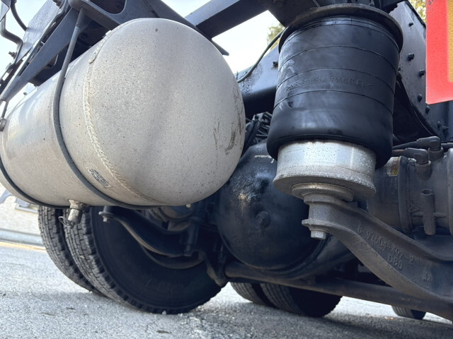 いすゞギガトレーラーヘッド（トラクターヘッド）大型（10t）[写真19]