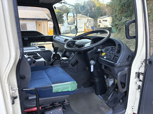 いすゞギガトレーラーヘッド（トラクターヘッド）大型（10t）[写真22]