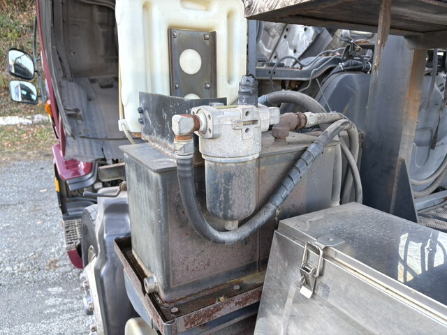 いすゞギガトレーラーヘッド（トラクターヘッド）大型（10t）[写真30]