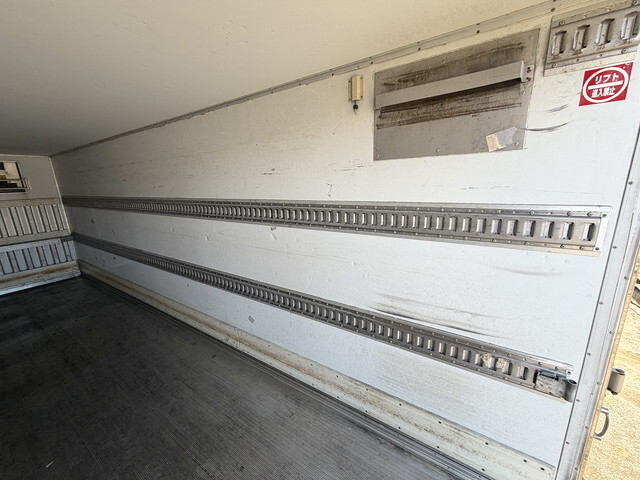 いすゞフォワード冷凍車（冷蔵車）中型（4t）[写真13]