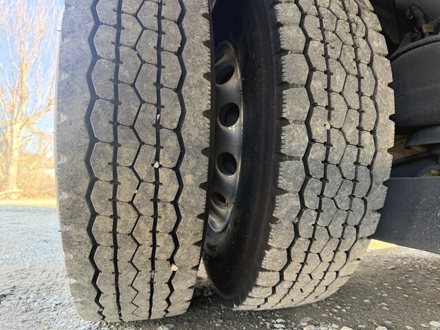 いすゞフォワード冷凍車（冷蔵車）中型（4t）[写真19]