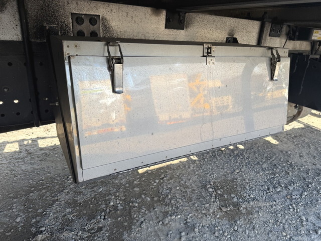 いすゞフォワード冷凍車（冷蔵車）中型（4t）[写真28]