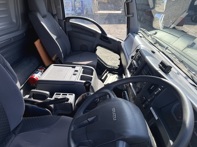 いすゞフォワード冷凍車（冷蔵車）中型（4t）[写真34]