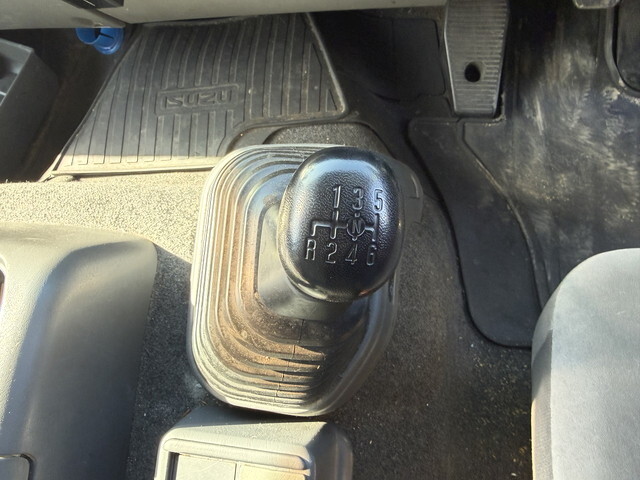 いすゞフォワード冷凍車（冷蔵車）中型（4t）[写真37]