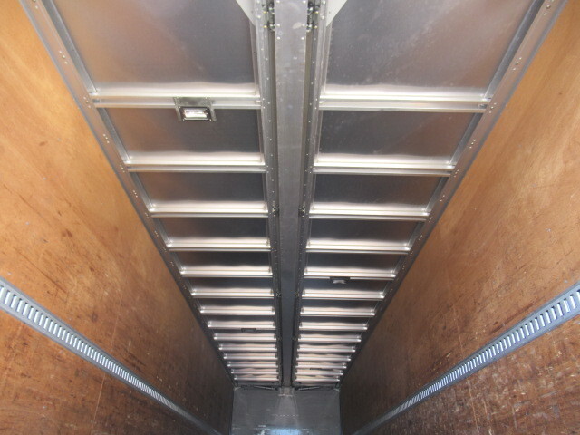 いすゞギガアルミウイング大型（10t）[写真12]