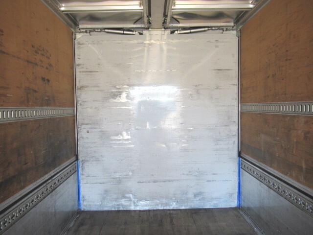 いすゞギガアルミウイング大型（10t）[写真14]