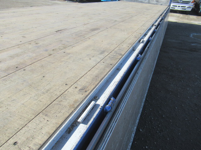 いすゞギガアルミウイング大型（10t）[写真15]