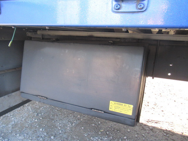 いすゞギガアルミウイング大型（10t）[写真18]