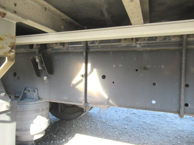 いすゞギガアルミウイング大型（10t）[写真19]