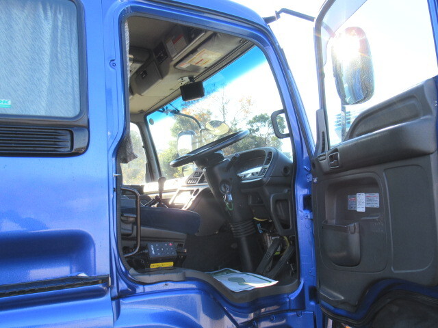 いすゞギガアルミウイング大型（10t）[写真25]