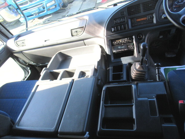 いすゞギガアルミウイング大型（10t）[写真29]