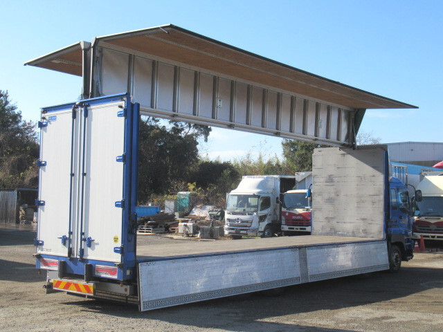 いすゞギガアルミウイング大型（10t）[写真04]