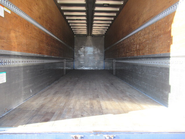 いすゞギガアルミウイング大型（10t）[写真09]