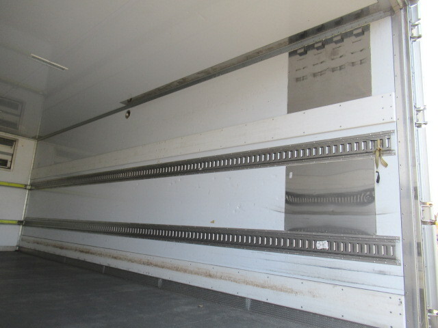 いすゞフォワード冷凍車（冷蔵車）中型（4t）[写真08]