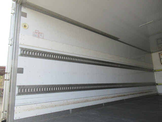 いすゞフォワード冷凍車（冷蔵車）中型（4t）[写真09]