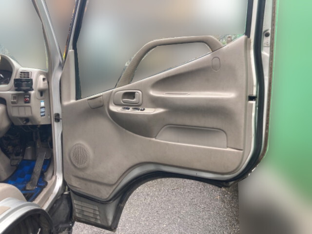 トヨタダイナパネルバン小型（2t・3t）[写真24]