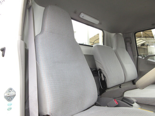 日野デュトロ平ボディ小型（2t・3t）[写真21]