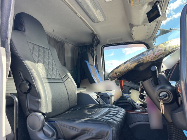 いすゞギガセルフクレーン4段大型（10t）[写真30]