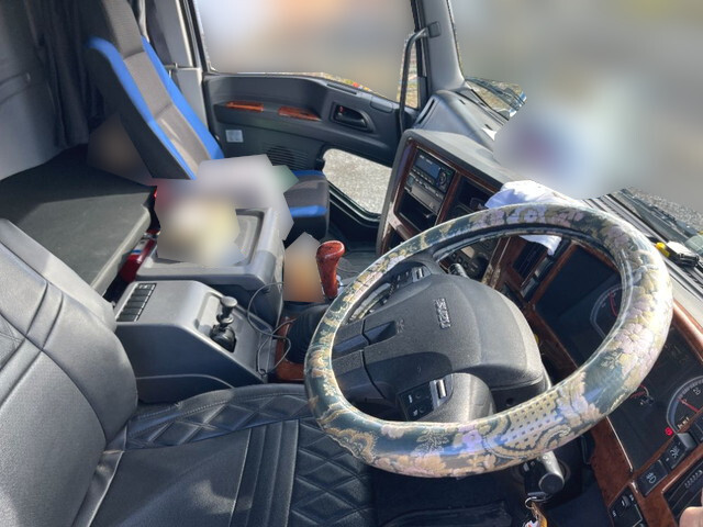 いすゞギガセルフクレーン4段大型（10t）[写真33]