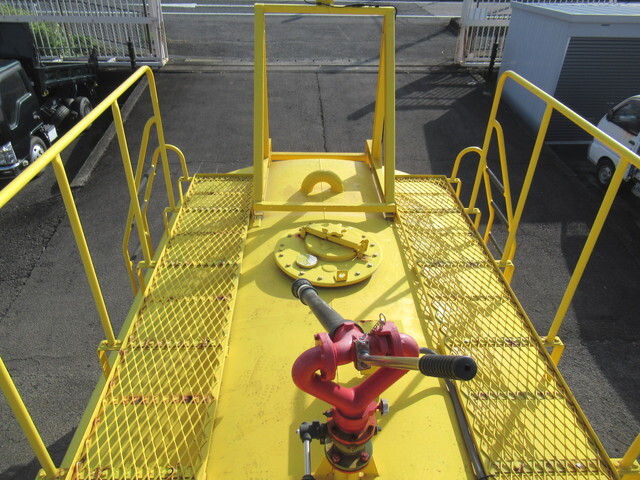 UDトラックスクオン道路作業車大型（10t）[写真12]