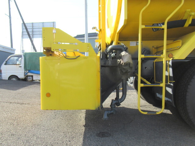 UDトラックスクオン道路作業車大型（10t）[写真17]