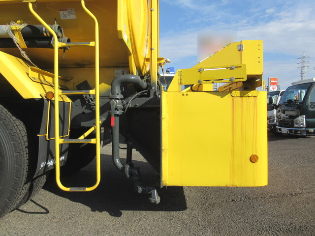 UDトラックスクオン道路作業車大型（10t）[写真18]