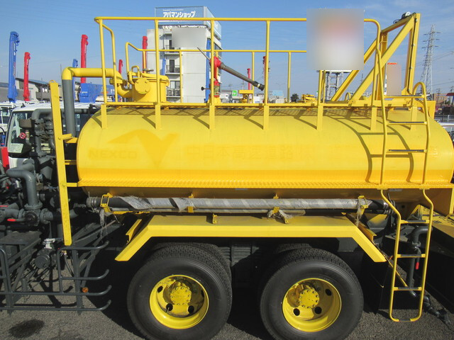 UDトラックスクオン道路作業車大型（10t）[写真19]