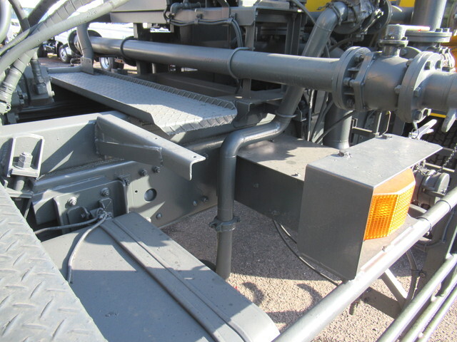 UDトラックスクオン道路作業車大型（10t）[写真23]