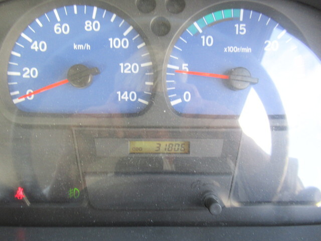 UDトラックスクオン道路作業車大型（10t）[写真29]