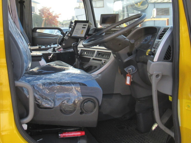 UDトラックスクオン道路作業車大型（10t）[写真30]