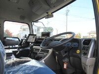 UDトラックスクオン道路作業車大型（10t）[写真32]