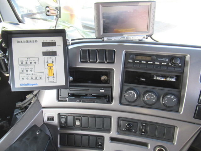 UDトラックスクオン道路作業車大型（10t）[写真36]