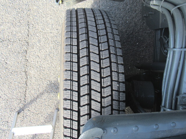 UDトラックスクオン道路作業車大型（10t）[写真38]