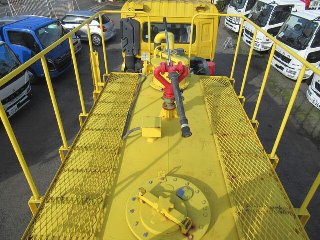 UDトラックスクオン道路作業車大型（10t）[写真05]