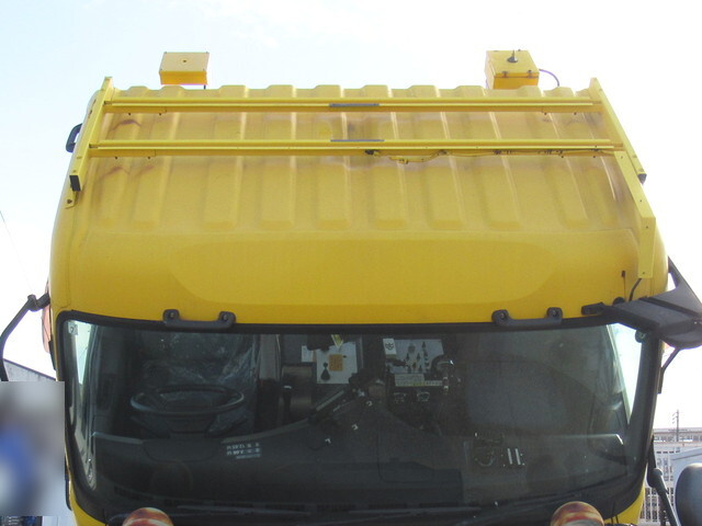 UDトラックスクオン道路作業車大型（10t）[写真06]