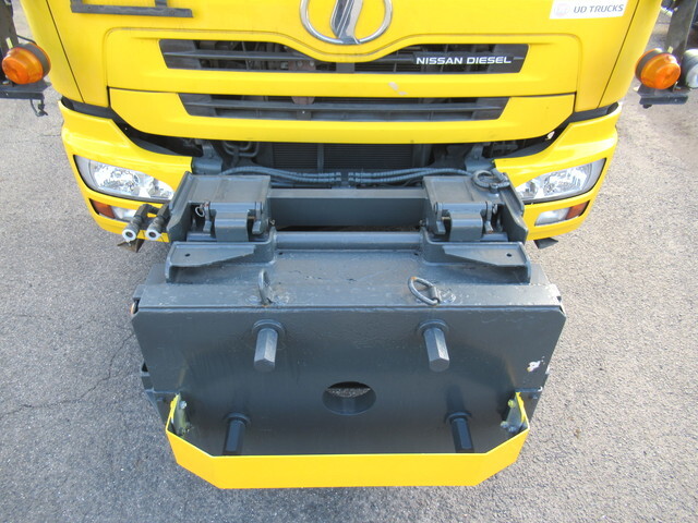 UDトラックスクオン道路作業車大型（10t）[写真08]