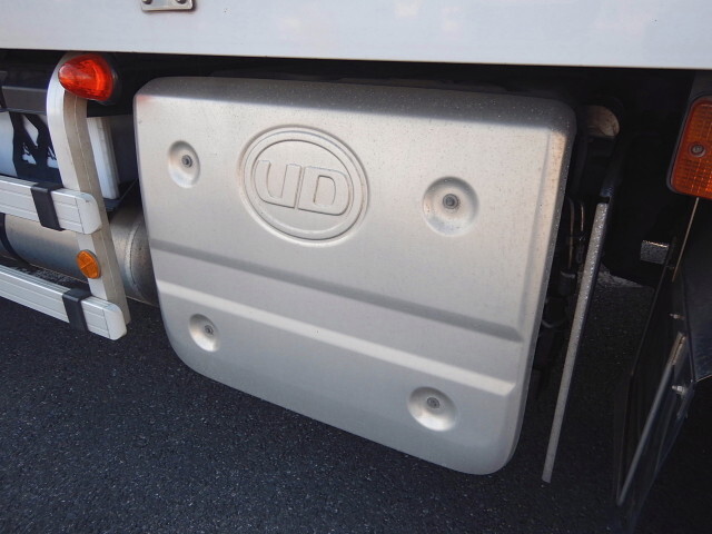 UDトラックスクオンアルミウイング大型（10t）[写真13]