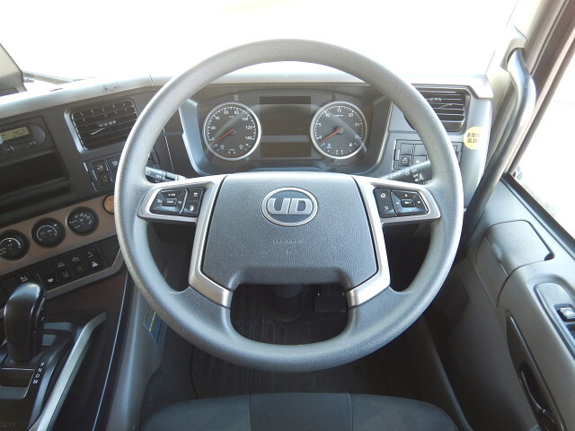 UDトラックスクオンアルミウイング大型（10t）[写真20]