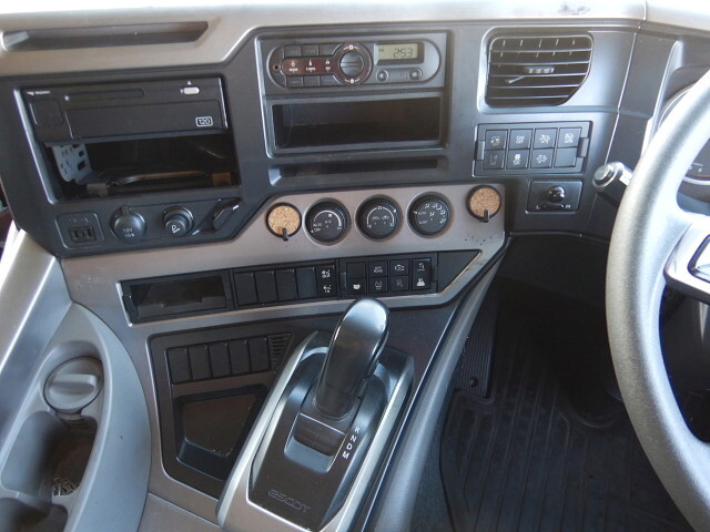 UDトラックスクオンアルミウイング大型（10t）[写真21]