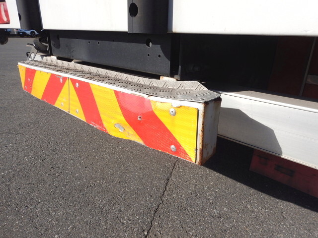 UDトラックスクオンアルミウイング大型（10t）[写真28]