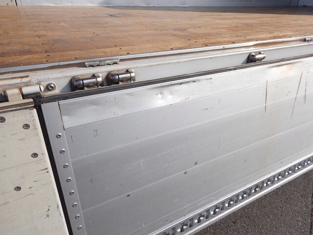 UDトラックスクオンアルミウイング大型（10t）[写真32]