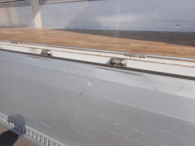 UDトラックスクオンアルミウイング大型（10t）[写真33]