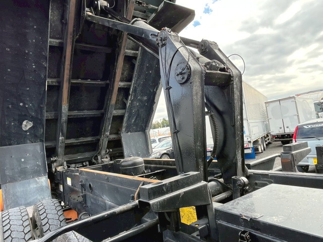 いすゞギガダンプ大型（10t）[写真16]